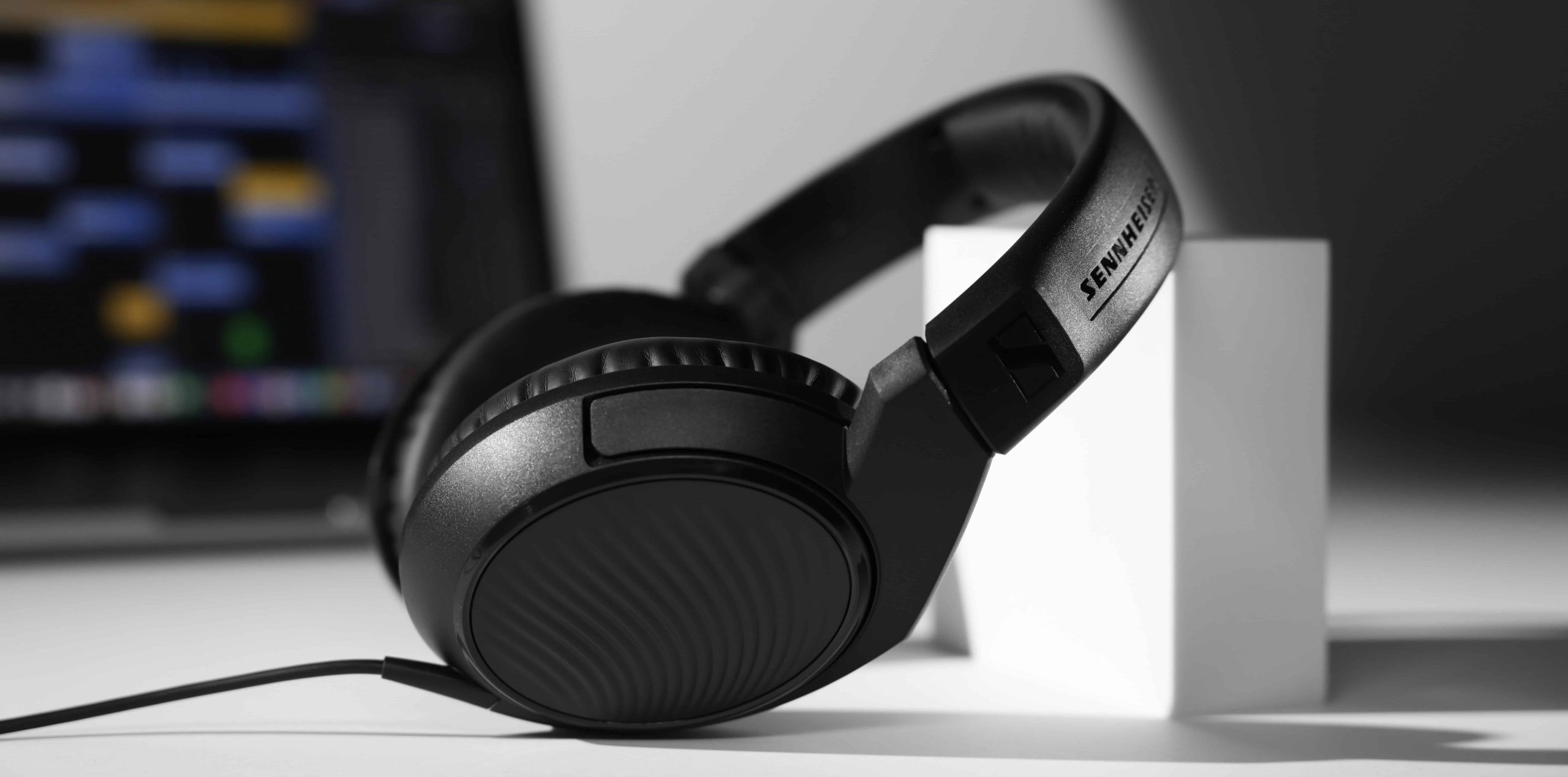 هدفون سنهایزر Sennheiser HD 200 PRO - خرید هدفون استودیویی - خرید هدفون مانیتورینگ - هدفون سنهایزر - هدفون Sennheiser - هدفون سنهایزر HD 200 PRO - سنهایزر HD 200 PRO - هدفون پشت بسته - هدفون برای میکس - هدفون مانیتورینگ ارزان قیمت - قیمت هدفون استودیویی - هدفون استودیویی قیمت مناسب - فروشگاه اینترنتی فراصوت