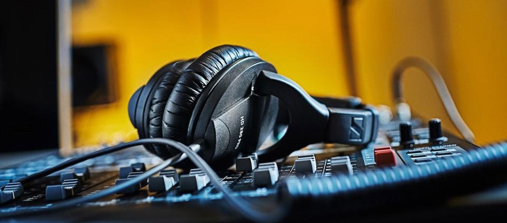 هدفون سنهایزر Sennheiser HD 280 Pro - خرید هدفون استودیویی - خرید هدفون مانیتورینگ - هدفون سنهایزر - هدفون Sennheiser - هدفون سنهایزر HD 280 PRO - سنهایزر HD 280 PRO - هدفون پشت بسته - هدفون برای میکس - هدفون مانیتورینگ ارزان قیمت - قیمت هدفون استودیویی - هدفون استودیویی قیمت مناسب - فروشگاه اینترنتی فراصوت