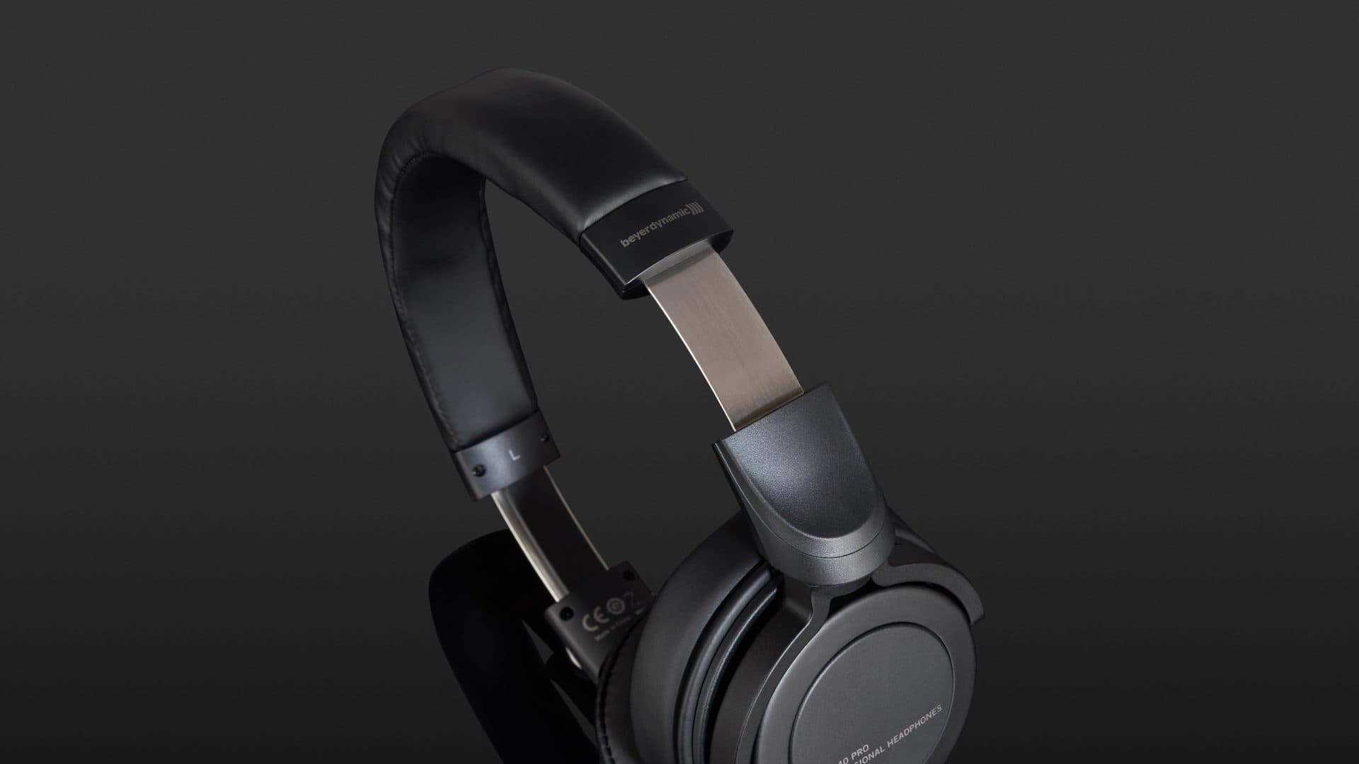 هدفون بیر داینامیک Beyerdynamic DT 240 Pro - خرید هدفون استودیویی - خرید هدفون مانیتورینگ - هدفون بیر داینامیک - هدفون Beyerdynamic - هدفون بیر داینامیک DT 240 Pro - بیر داینامیک DT 240 Pro - هدفون پشت باز - هدفون برای میکس - هدفون مانیتورینگ ارزان قیمت - قیمت هدفون استودیویی - هدفون استودیویی قیمت مناسب - فروشگاه اینترنتی فراصوت