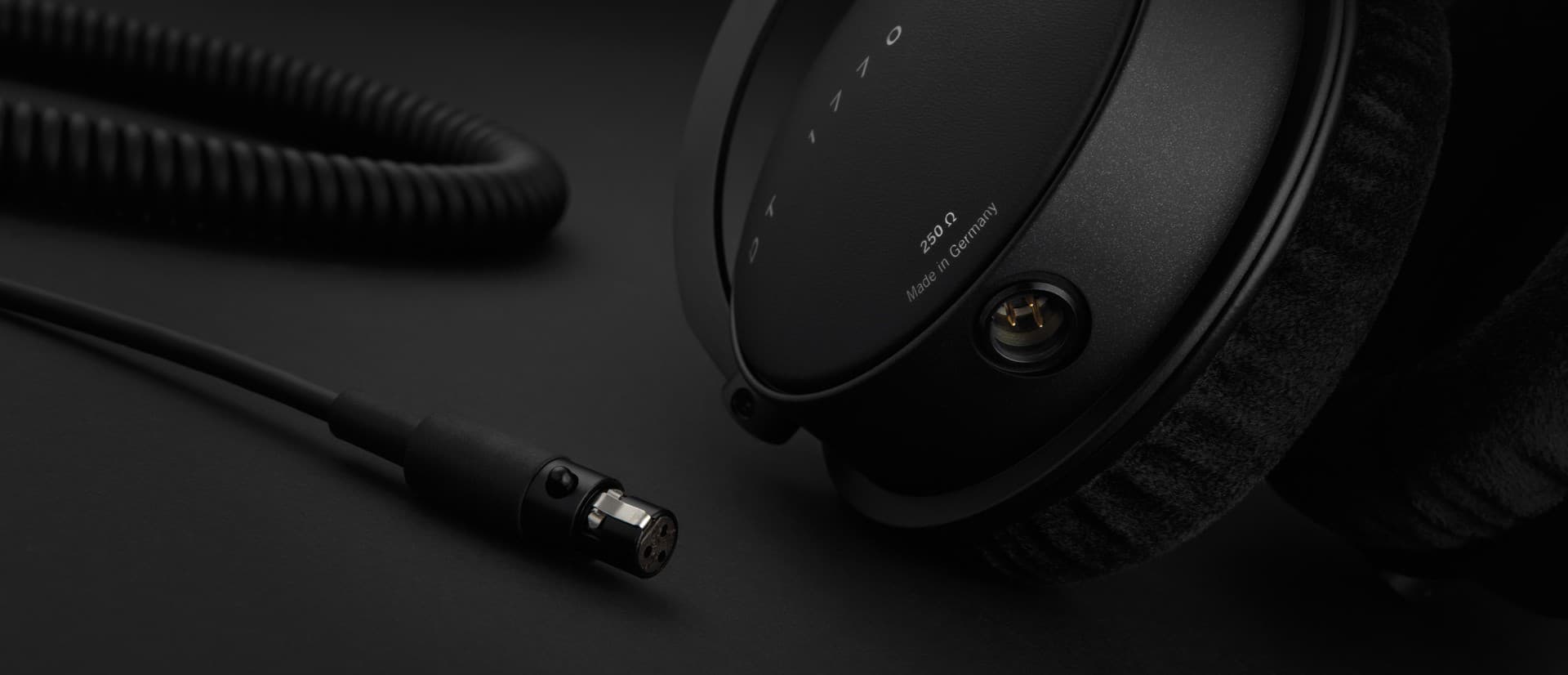 هدفون بیر داینامیک Beyerdynamic DT 1770 Pro - خرید هدفون استودیویی - خرید هدفون مانیتورینگ - هدفون بیر داینامیک - هدفون Beyerdynamic - هدفون بیر داینامیک DT 1770 Pro - بیر داینامیک DT 1770 Pro - هدفون پشت بسته - هدفون برای میکس - هدفون مانیتورینگ ارزان قیمت - قیمت هدفون استودیویی - هدفون استودیویی قیمت مناسب - فروشگاه اینترنتی فراصوت