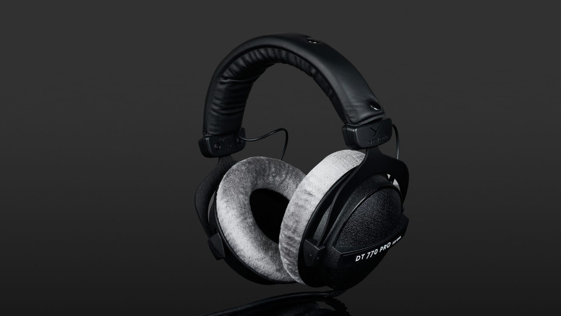 هدفون بیر داینامیک Beyerdynamic DT 770 Pro - خرید هدفون استودیویی - خرید هدفون مانیتورینگ - هدفون بیر داینامیک - هدفون Beyerdynamic - هدفون بیر داینامیک DT 770 Pro - بیر داینامیک DT 770 Pro - هدفون پشت بسته - هدفون برای پشت میکروفون - هدفون DT770 نسخه 250 اهم - بیر داینامیک دی تی 770 - هدفون مانیتورینگ حرفه ای - قیمت هدفون استودیویی - هدفون استودیویی قیمت مناسب - فروشگاه اینترنتی فراصوت