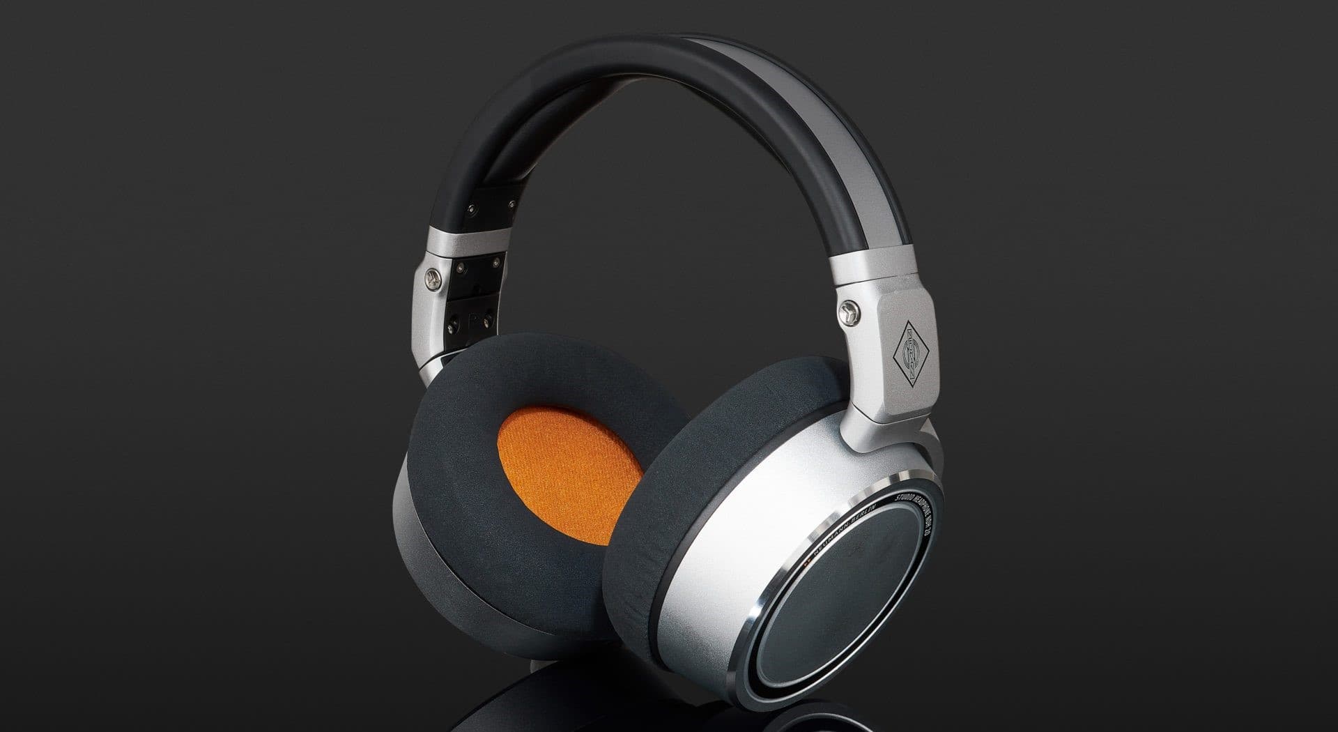 هدفون نیومن Neumann NDH 20 - خرید هدفون استودیویی - خرید هدفون مانیتورینگ - هدفون مانیتورینگ نیومن NDH 20 - هدفون پشت بسته - هدفون Neumann NDH 20 - نیومن NDH 20 - خرید هدفون Neumann NDH - فروشگاه اینترنتی فراصوت