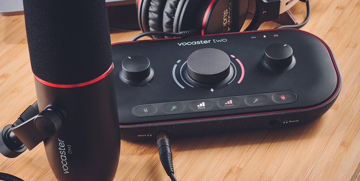کارت صدا فوکوسرایت Focusrite Vocaster Two - کارت صدا فوکوسرایت - کارت صدا Focusrite - خرید کارت صدا - کارت صدا برای پادکست - فوکوسرایت Vocaster Two - کارت صدا وکستر یک - کارت صدا قابل حمل - فروشگاه اینترنتی فراصوت