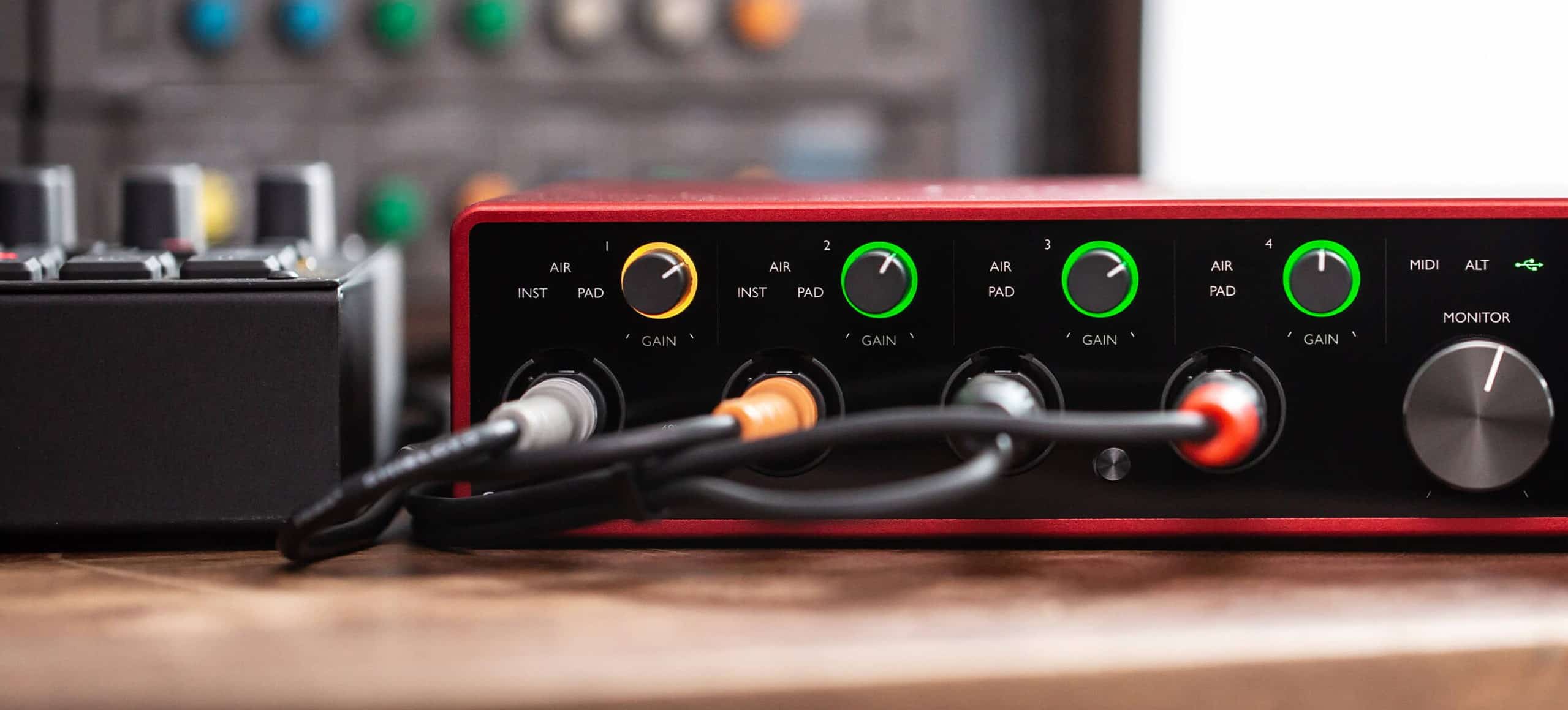 کارت صدا فوکوسرایت Focusrite Scarlett 18i8 3rd Gen - خرید کارت صدا - کارت صدا فوکوسرایت - فوکوسرایت - کارت صدا حرفه ای - کارت صدا فوکوسرایت - کارت صدا Focusrite - فوکوسرایت Scarlett 18i8 3rd Gen - فروشگاه اینترنتی فراصوت