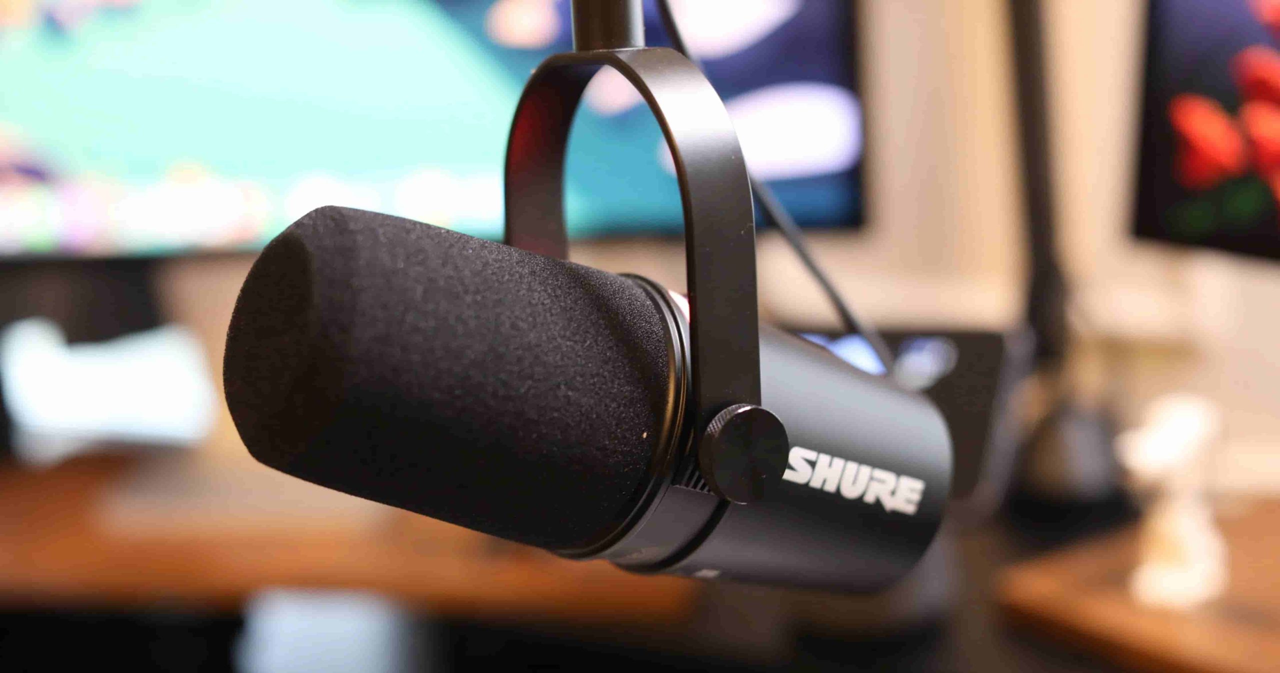 میکروفون شور Shure MV7 - خرید میکروفون - خرید میکروفن - میکروفون داینامیک - میکروفن داینامیک - میکروفون خوانندگی - میکروفون وکال - میکروفون اجرای زنده - میکروفون با سیم - میکروفون شور - میکروفن شور اصلی - میکروفون Shure - شور MV7 - فروشگاه اینترنتی فراصوت